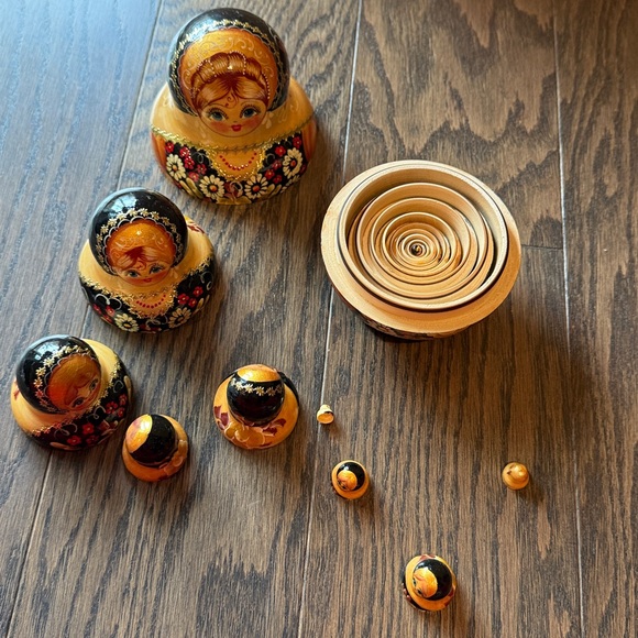Matryoshka Russian Nesting Dolls Set - Picture 7 of 7